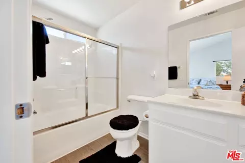 Bath - 3317 Kega Ct, Lancaster, CA 93535 photo 2 of 4