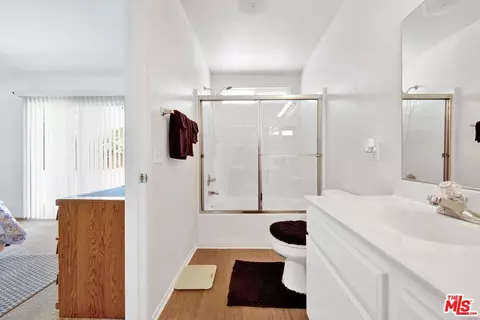 Bath - 3317 Kega Ct, Lancaster, CA 93535 photo 3 of 4
