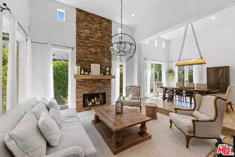2311 Waring Dr, Agoura Hills, CA 91301