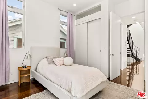 Bedroom - 49 Ozone Ave, Venice, CA 90291 photo 4 of 5
