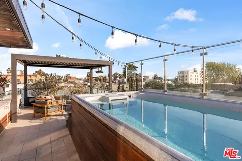 Exterior - 49 Ozone Ave, Venice, CA 90291 photo 4 of 4