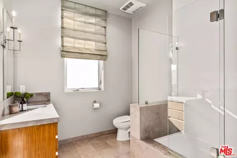 Bath - 49 Ozone Ave, Venice, CA 90291 photo 4 of 4