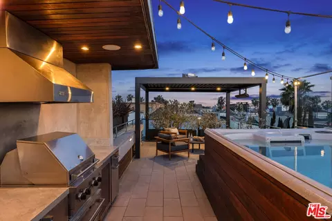 Other - 49 Ozone Ave, Venice, CA 90291 photo 9 of 13