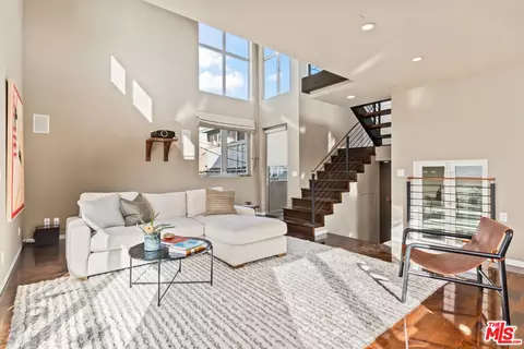 Living - 49 Ozone Ave, Venice, CA 90291 photo 4 of 5