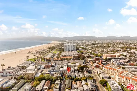 View/Area - 49 Ozone Ave, Venice, CA 90291 photo 1 of 1