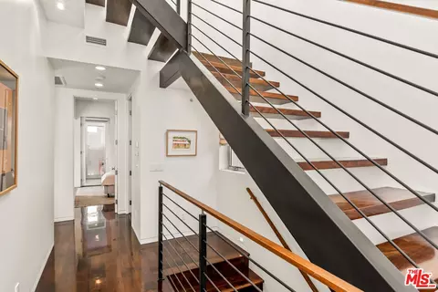 Entry Way - 49 Ozone Ave, Venice, CA 90291 photo 2 of 2