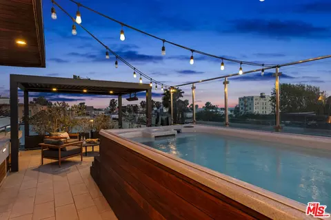 Exterior - 49 Ozone Ave, Venice, CA 90291 photo 1 of 4