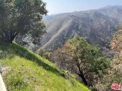 1785 Alta Mura Rd, Pacific Palisades, CA 90272