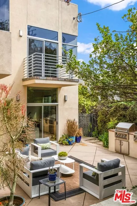 10545 Butterfield Rd, Los Angeles, CA 90064