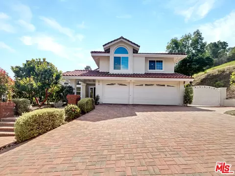 698 Lynnmere Dr, Thousand Oaks, CA 91360