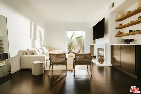 4644 Coldwater Canyon Ave #401, Studio City, CA 91604