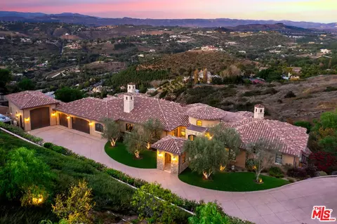 355 Briar Bluff Cir, Thousand Oaks, CA 91360