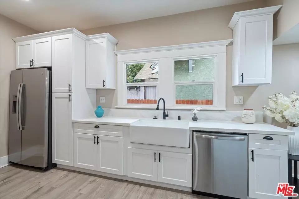 Kitchen - 853 W 50th St, Los Angeles, CA 90037 photo 1 of 1