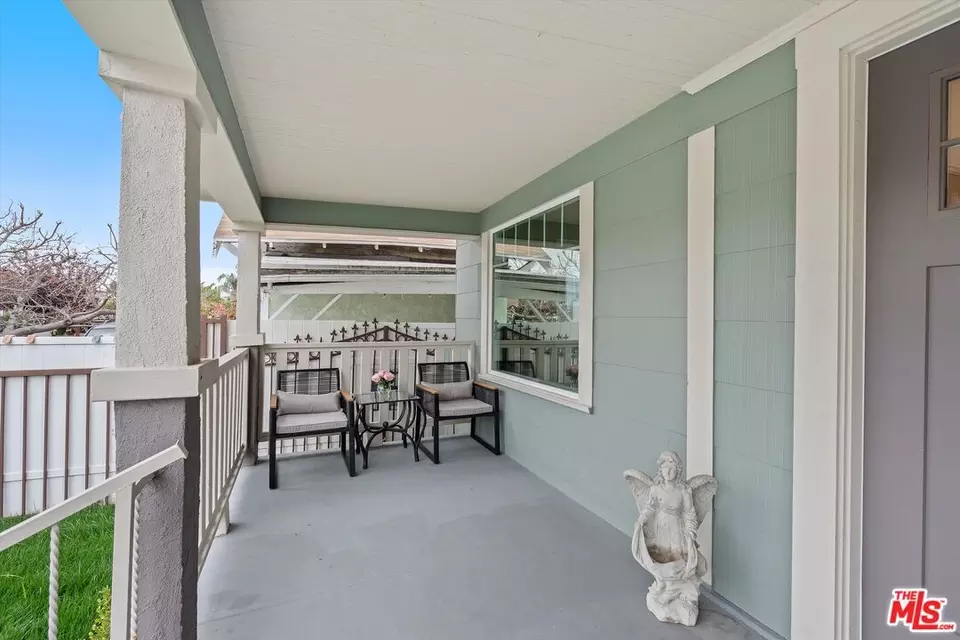 Exterior - 853 W 50th St, Los Angeles, CA 90037 photo 2 of 5