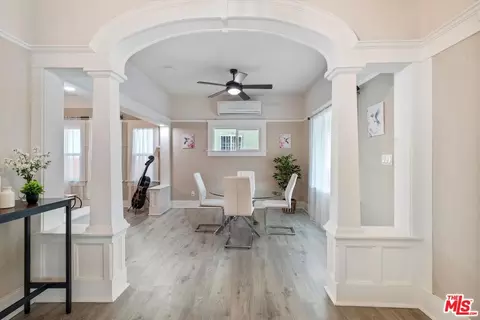 Entry Way - 853 W 50th St, Los Angeles, CA 90037 photo 1 of 7