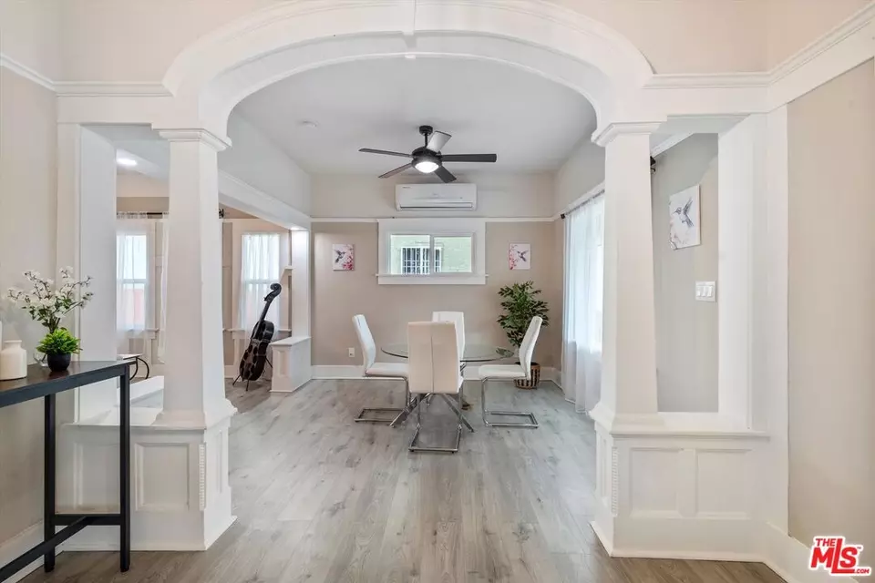 Entry Way - 853 W 50th St, Los Angeles, CA 90037 photo 1 of 7