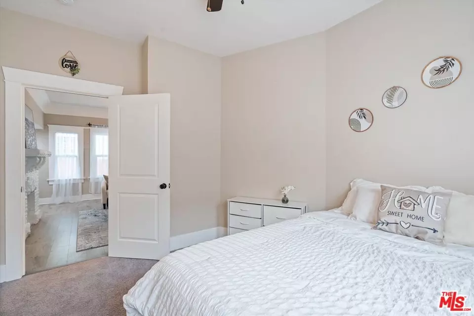 Bedroom - 853 W 50th St, Los Angeles, CA 90037 photo 3 of 4
