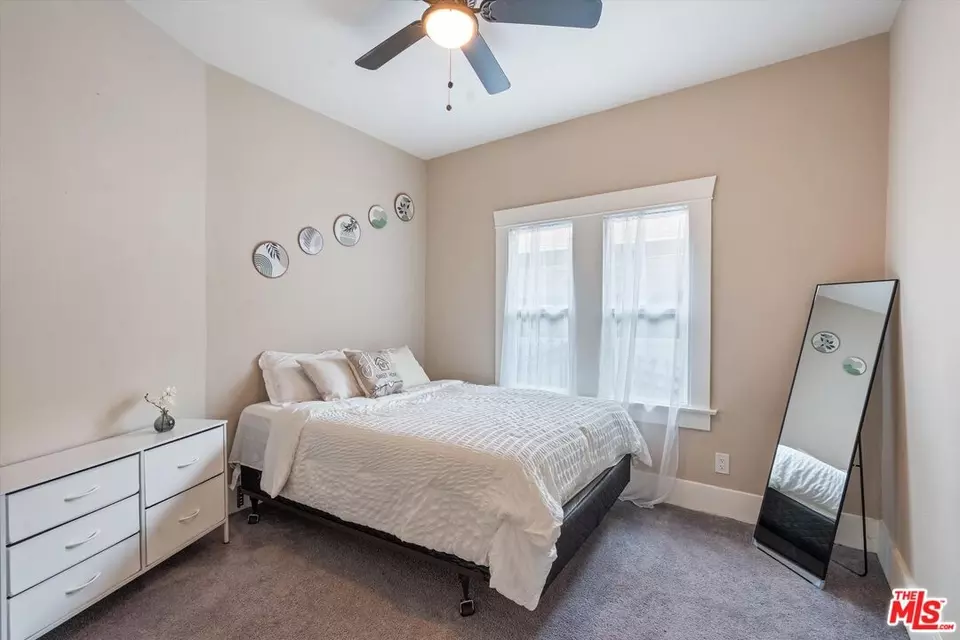 Bedroom - 853 W 50th St, Los Angeles, CA 90037 photo 4 of 4