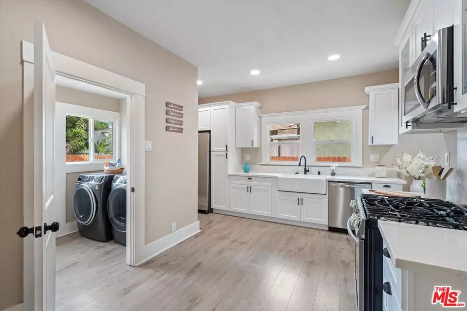 Other - 853 W 50th St, Los Angeles, CA 90037 photo 6 of 8