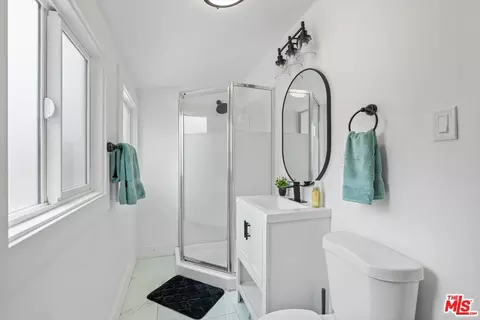 Bath - 853 W 50th St, Los Angeles, CA 90037 photo 1 of 3