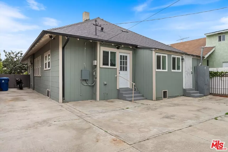 Exterior - 853 W 50th St, Los Angeles, CA 90037 photo 3 of 5