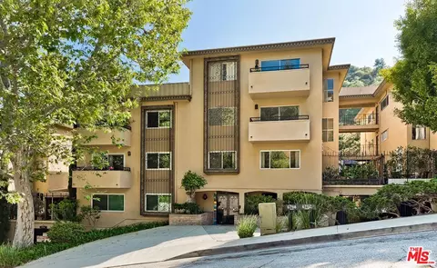 6752 Hillpark Dr #401, Los Angeles, CA 90068