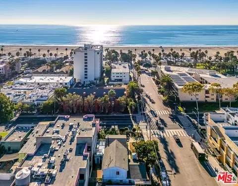 138 Bicknell Ave, Santa Monica, CA 90405