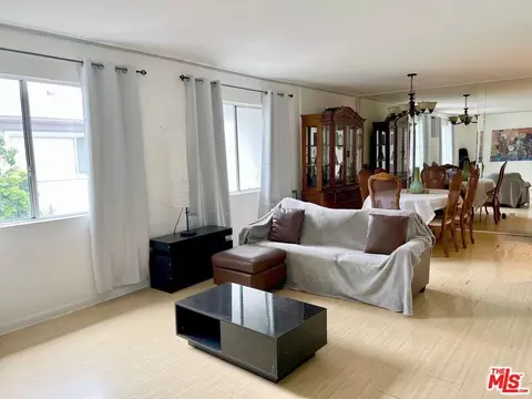 18555 Collins St #C27, Tarzana, CA 91356