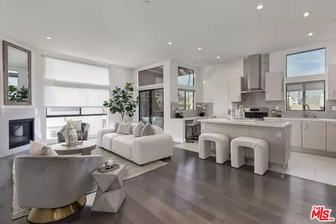 11811 Kiowa Ave #PH3, Los Angeles, CA 90049