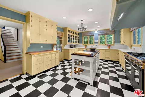 Kitchen - 114 Los Altos Dr, Pasadena, CA 91105 photo 2 of 3