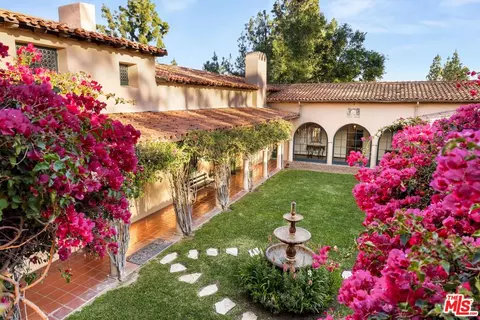 114 Los Altos Dr, Pasadena, CA 91105