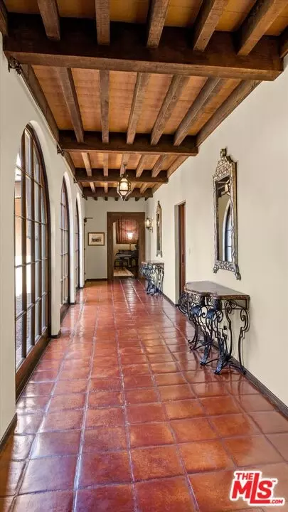Entry Way - 114 Los Altos Dr, Pasadena, CA 91105 photo 5 of 8