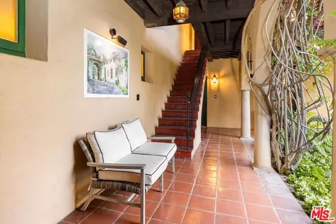 Entry Way - 114 Los Altos Dr, Pasadena, CA 91105 photo 7 of 8