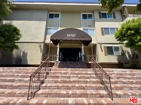 10707 Camarillo St #206, North Hollywood, CA 91602