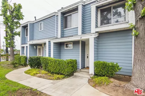 15735 Nordhoff St #25, North Hills, CA 91343