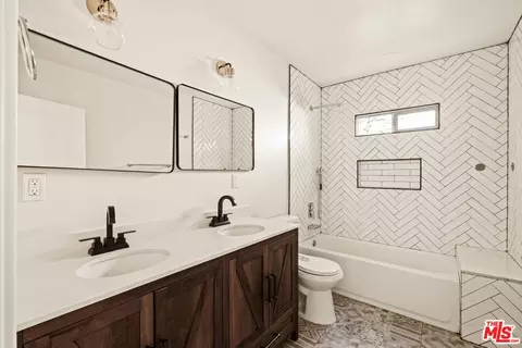 Bath - 2375 Catherine Rd, Altadena, CA 91001 photo 2 of 2