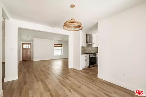 Entry Way - 2375 Catherine Rd, Altadena, CA 91001 photo 1 of 3