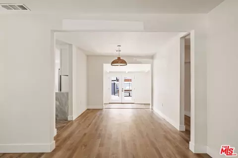 Entry Way - 2375 Catherine Rd, Altadena, CA 91001 photo 2 of 3