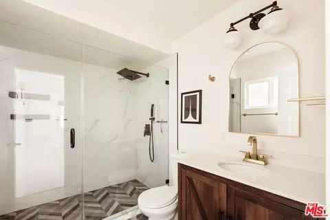 Bath - 2375 Catherine Rd, Altadena, CA 91001 photo 1 of 2