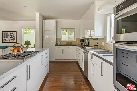 11160 Valley Spring Pl, Studio City, CA 91602 photo 12