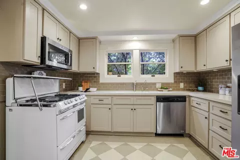 337 Cherry Ave, Long Beach, CA 90802 photo 22