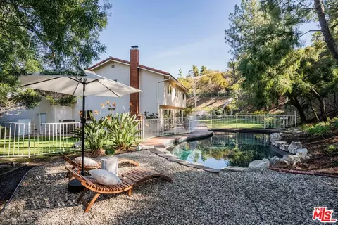 18116 Deer View Ct, Encino, CA 91316