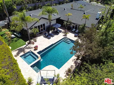 18141 Green Meadow Dr, Encino, CA 91316