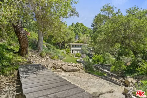 908 Fernwood Pacific Dr, Topanga, CA 90290