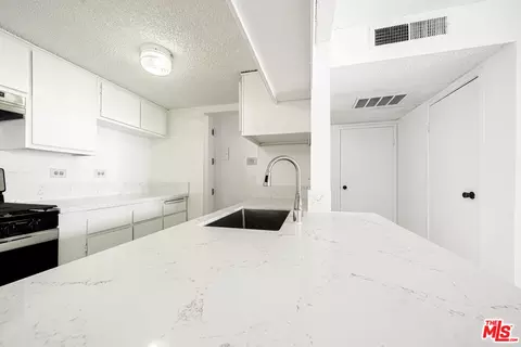 421 S La Fayette Park Pl #711, Los Angeles, CA 90057