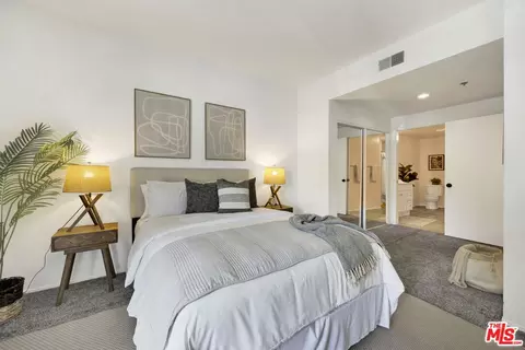 720 W 4th St #120, Long Beach, CA 90802