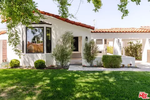 3701 W 63rd St, Los Angeles, CA 90043