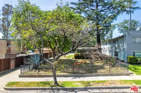 1531 Mentone Ave, Pasadena, CA 91103 photo 2