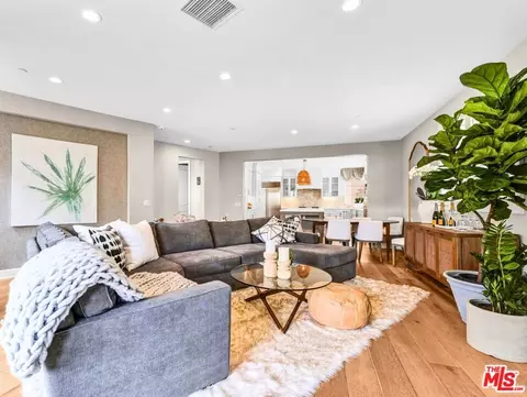 5817 S Sparrow Ct, Los Angeles, CA 90094