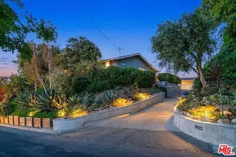 3752 Glenridge Dr, Sherman Oaks, CA 91423